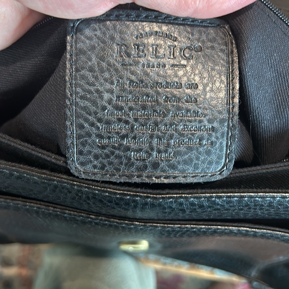 Relic Black Pebbled Leather Crossbody Messenger Bag - Picture 7 of 8